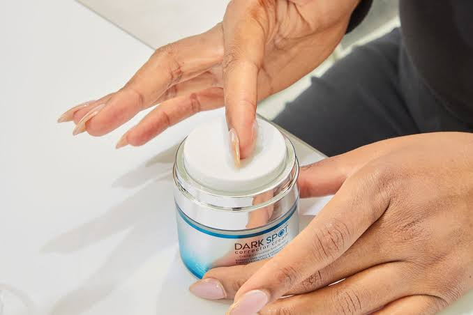 How to Choose a Dark Spot Corrector Cream for Uneven Skin Tone