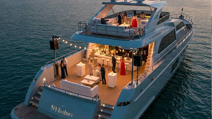Private Dubai Yacht Rental: Enjoy Luxury Cruises for Birthdays, Parties and Proposals