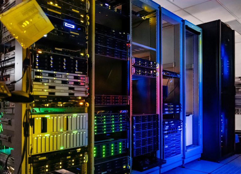 MonoBleedingEdge and Dedicated Servers: How Unity Runs Games Without Graphics